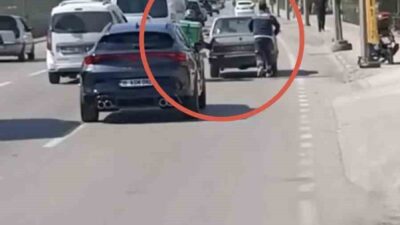 Bir otomobil, Bursa’da seyir halindeyken aniden arızalanarak yolda kaldı. Olay