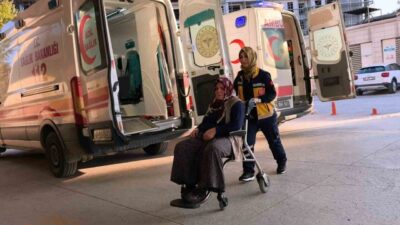 Bursa’nın İnegöl ilçesinde meydana gelen kaza sonucunda otomobil bir dere