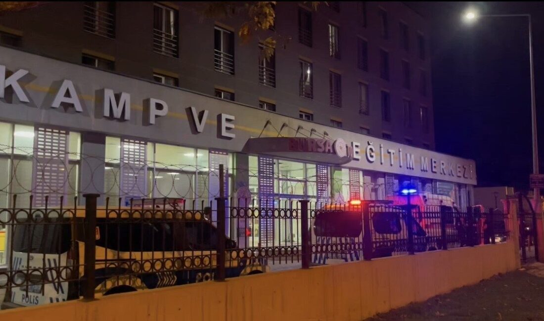 Bursa’da, güreş antrenörü Zeki Gümüş (55), spor salonundaki odasında hayatını