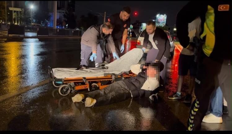 Bursa’nın Osmangazi ilçesinde yağış nedeniyle kayganlaşan yolda kontrolden çıkan bir