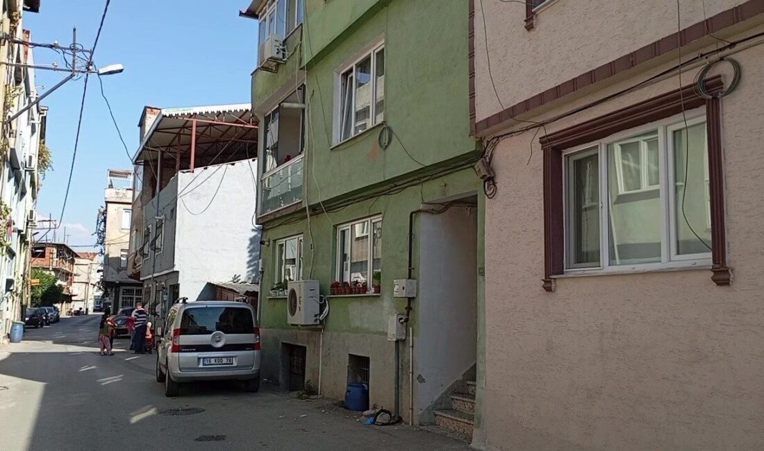 Bursa’nın Osmangazi ilçesinde, yakınlarından bir süredir haber alamayan yaşlı bir
