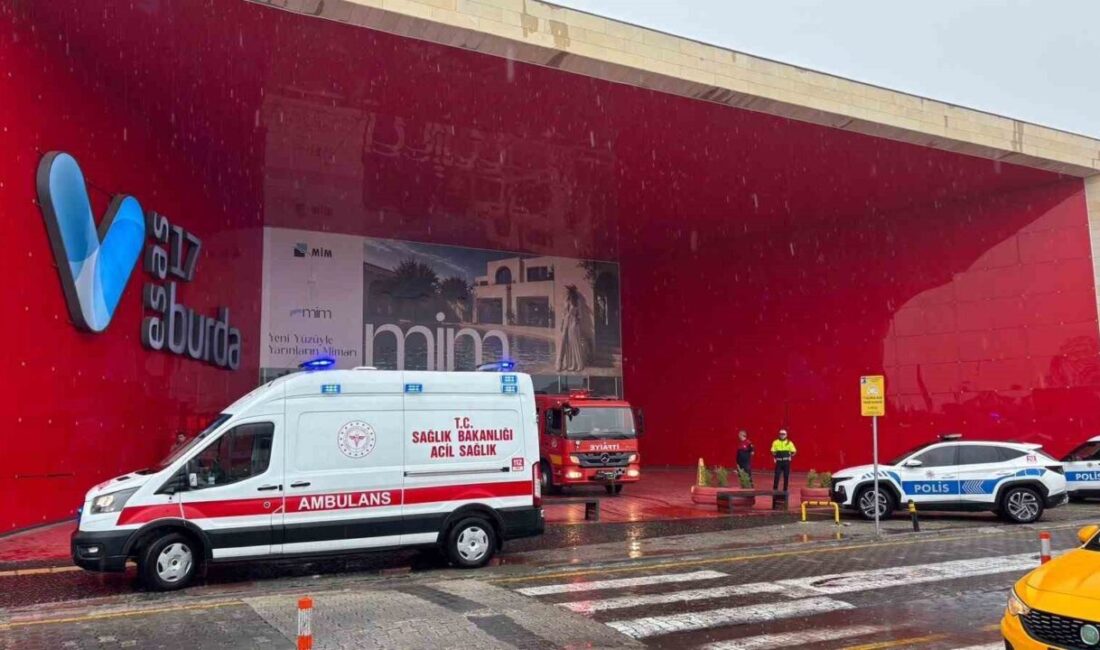 Çanakkale’nin 17 Burda Alışveriş Merkezi’nde bulunan Teknosa Mağazası’nda çıkan yangın,