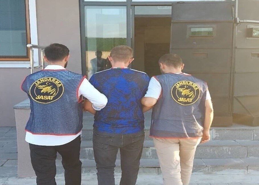 Çanakkale’de jandarma ekiplerinin yaptığı operasyonlarda çeşitli suçlardan aranan 7 şüpheli