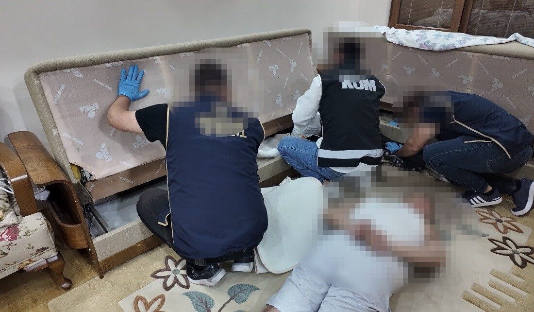 Çanakkale’de yürütülen bir operasyonda, aralarında örgüt liderinin de bulunduğu 8