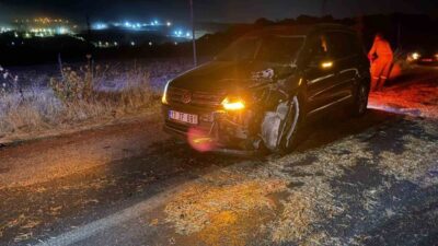 Çanakkale’nin Çan ilçesinde bir saman yüklü traktöre çarpan aracın sürücüsü