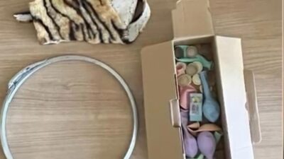 Kayseri’de, babasının iş yerinin önünde çekirdek satan 9 yaşındaki bir