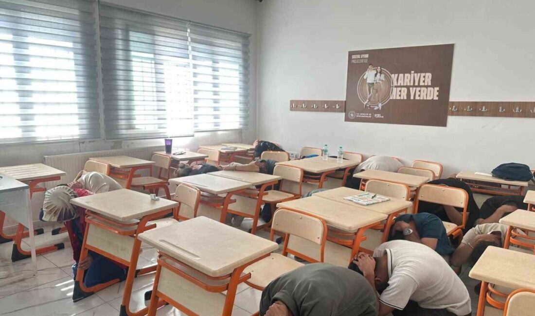 Çelikhan ilçesinde Afet ve Acil Durum Yönetimi Başkanlığı (AFAD) ekipleri