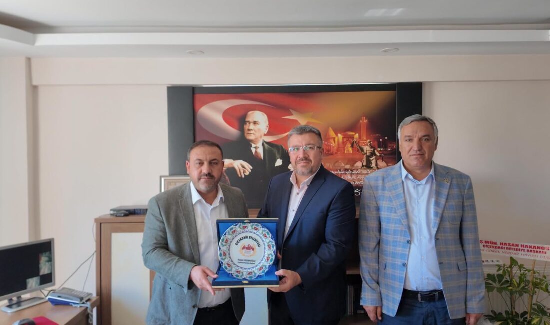 Çiçekdağı Belediye Başkanı Hasan Hakanoğlu, ilçeye yeni atanan İlçe Müftüsü