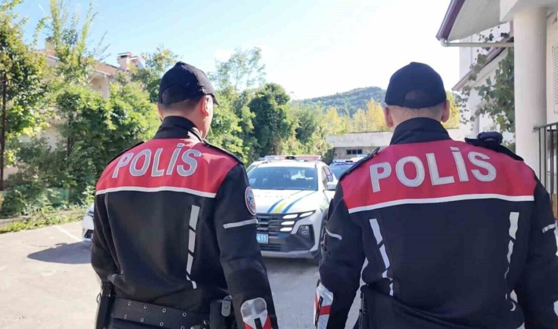 Kastamonu’da polis ekipleri tarafından gerçekleştirilen denetimde, 690 kişinin kimlik sorgusu
