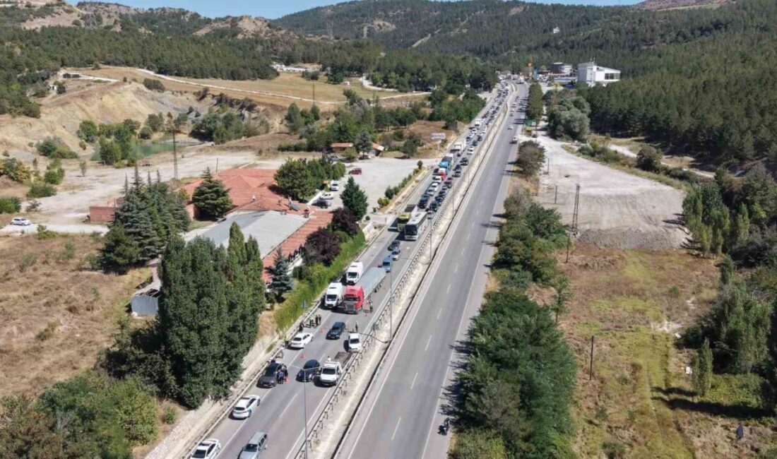 Çorum’da meydana gelen zincirleme trafik kazasında 5 kişi yaralandı. Kazada,