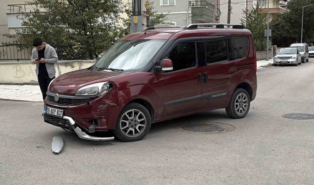 Çorum’da meydana gelen trafik kazasında, bir hafif ticari araç ile