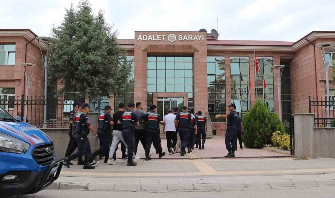 Çorum’un Osmancık ilçesinde jandarma ekipleri tarafından düzenlenen operasyonda, suç örgütü
