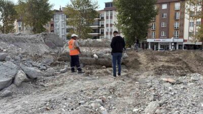 Çorum’da, 23 Nisan Ortaokulu’nun eski binasının yıkımı sırasında toprak altında