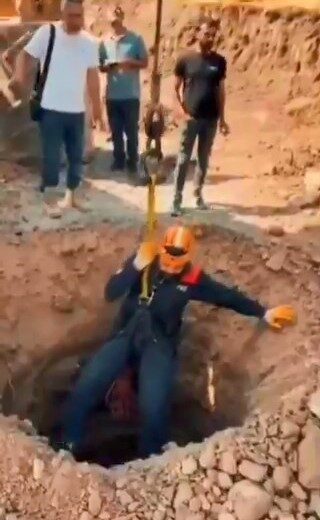 Bingöl ilinde, Yamaç köyünde 10 metre derinliğindeki çukurda mahsur kalan