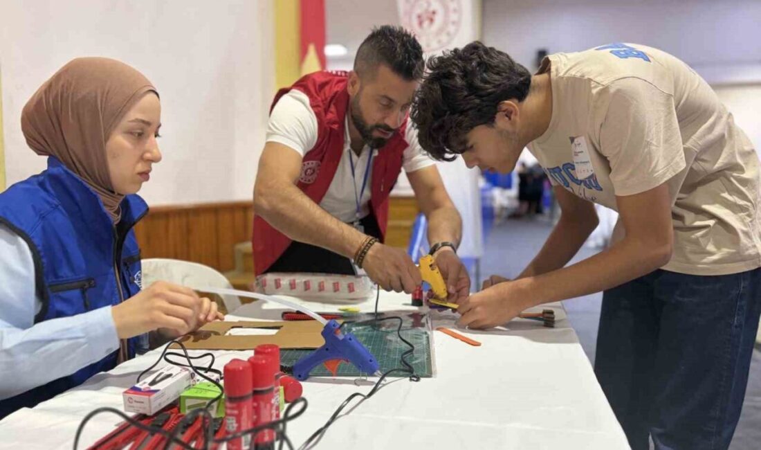 Aydın ilinde gençlerin teknoloji alanındaki becerilerini geliştirmeyi hedefleyen Deneyap Teknoloji