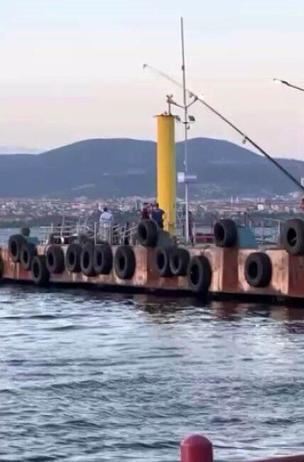 Gölcük ilçesinde denizde bir erkek cesedi bulundu. Değirmendere Sahili’nde hareketsiz