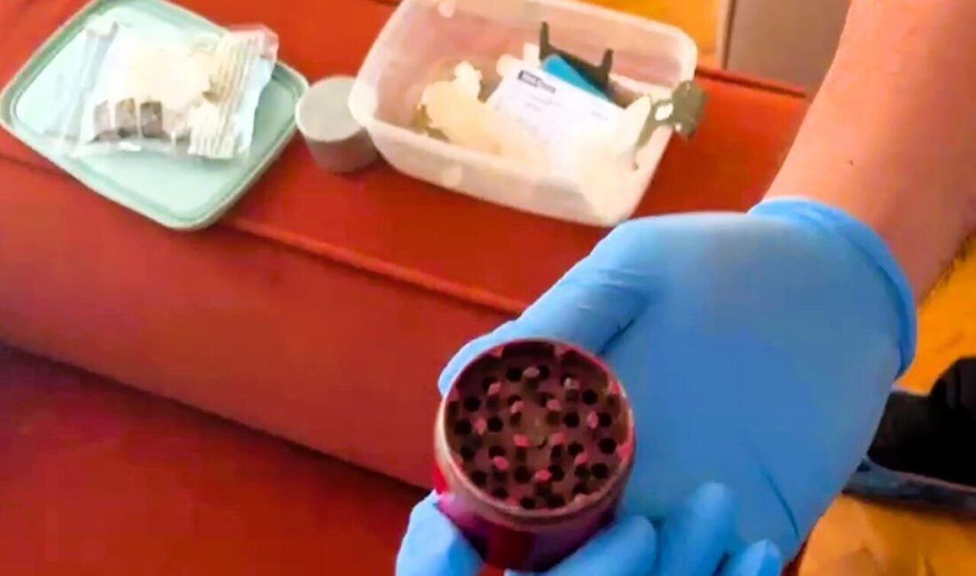 Denizli’de iş dünyasında gerçekleştirilen uyuşturucu operasyonunda yakalanan 10 şüpheliden sonra