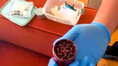 Denizli’de iş dünyasında gerçekleştirilen uyuşturucu operasyonunda yakalanan 10 şüpheliden sonra