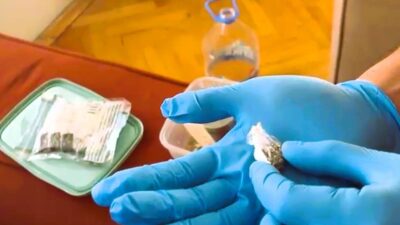 Denizli’de jandarma ekiplerinin yürüttüğü operasyonda uyuşturucu kullanımıyla bağlantılı olarak 2’si