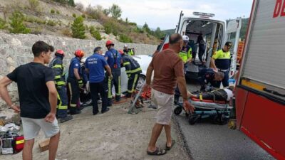 Denizli’de meydana gelen trafik kazasında 2 arkadaş hayatını kaybetti, 1