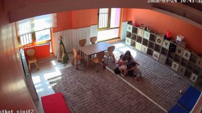 Şanlıurfa’da meydana gelen 5,4 büyüklüğündeki deprem esnasında, kreşteki öğretmenler çocukları