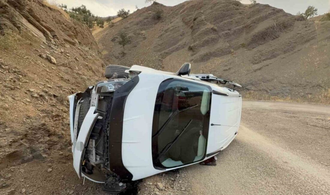 Hakkari’nin Derecik ilçesinde meydana gelen bir trafik kazasında, bir otomobil
