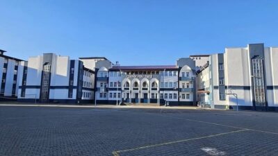 Çermik ilçesinde bulunan bir lisede yaşanan olayda, 11 öğrencinin yedikleri