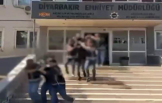 Diyarbakır’da gerçekleştirilen bir operasyonda, ‘Daltonlar’ adıyla tanınan suç örgütüne yönelik