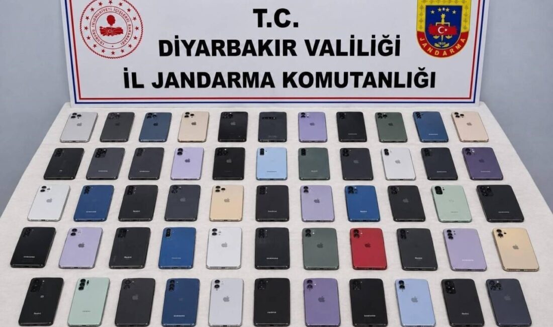 Diyarbakır’da jandarma ekipleri tarafından düzenlenen kaçakçılık operasyonlarında, toplam 34 kişi