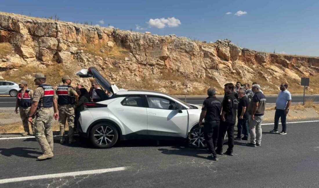 Ergani ilçesindeki bir trafik kazasında, otomobil ile traktörün çarpışması sonucunda