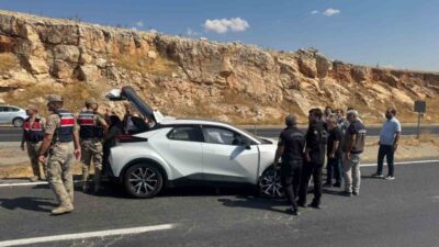 Ergani ilçesindeki bir trafik kazasında, otomobil ile traktörün çarpışması sonucunda