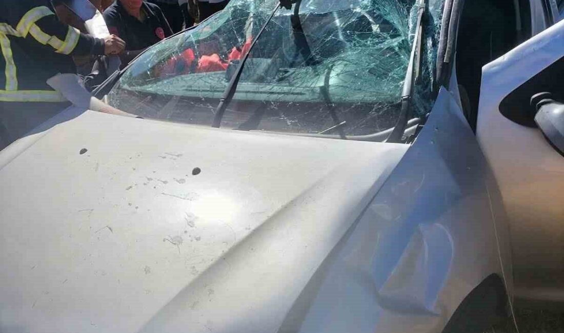 Çınar ilçesinde meydana gelen bir trafik kazasında otomobilin takla atması