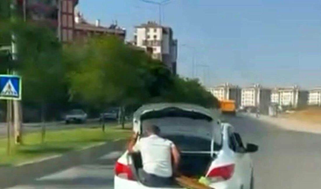 Diyarbakır’ın Yenişehir ilçesinde seyir halindeki araçlarda tehlikeli yolculuklar, bir cep