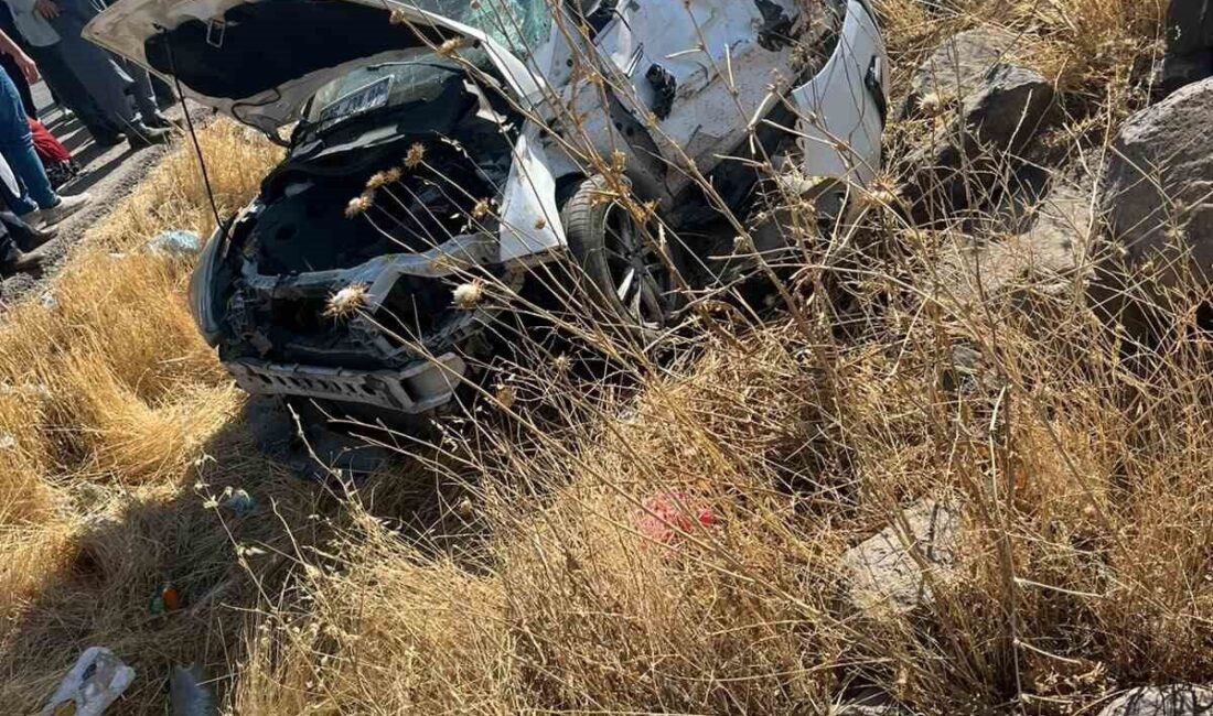 Diyarbakır’ın Sur ilçesinde meydana gelen trafik kazasında tır ile otomobilin