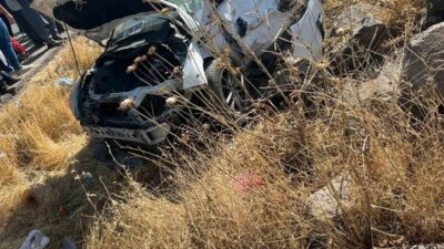 Diyarbakır’ın Sur ilçesinde meydana gelen trafik kazasında tır ile otomobilin