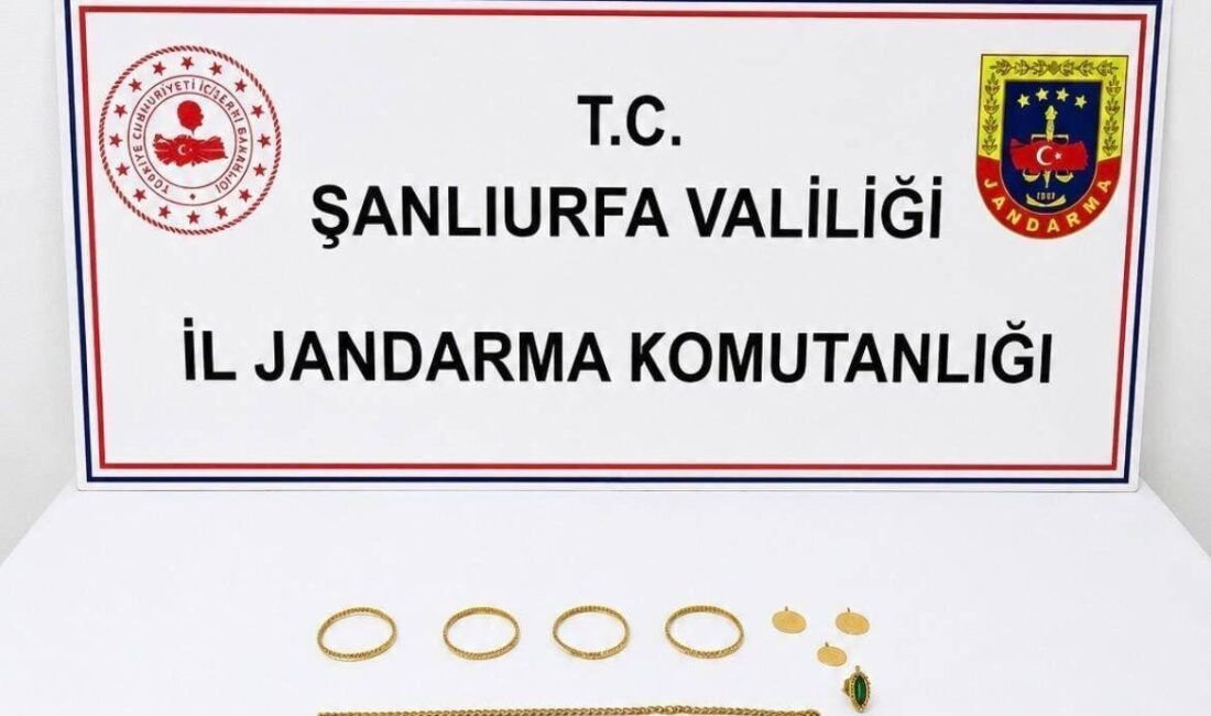 Birecik ilçesinde dolandırıldığını iddia eden bir vatandaştan aldığı altınları satmaya