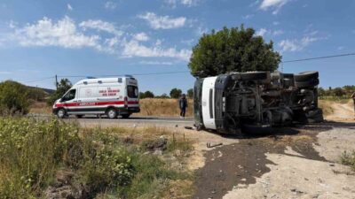 Kum yüklü bir kamyonun Kütahya’nın Domaniç ilçesinde kontrolü kaybederek devrilmesi