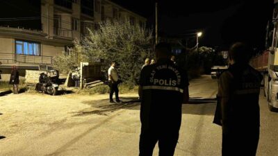 Burdur’da meydana gelen trafik kazasında, park halindeki bir tırın dorsesine