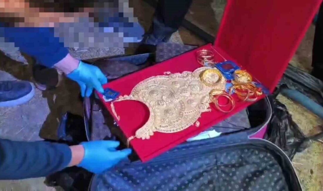 Van’da gerçekleşen düğününde takılarak değerlendirilen altın ve paraların bulunduğu iddia