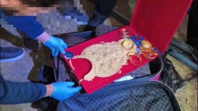 Van’da gerçekleşen düğününde takılarak değerlendirilen altın ve paraların bulunduğu iddia