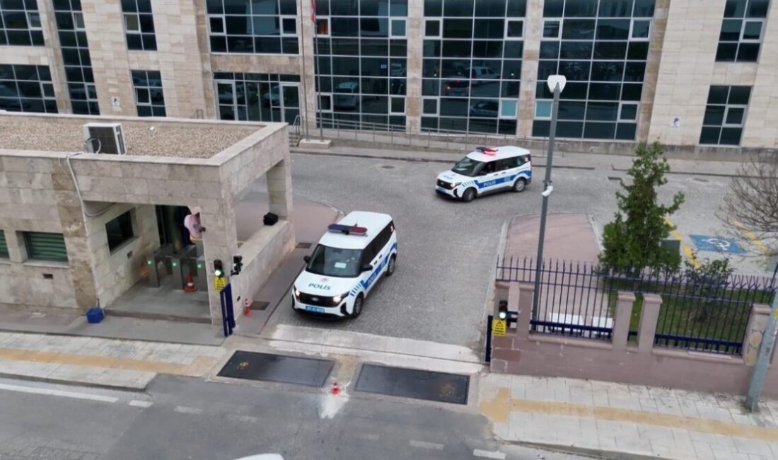 Edirne’de, Siber Suçlarla Mücadele Şube Müdürlüğü ekipleri tarafından gerçekleştirilen operasyonda,