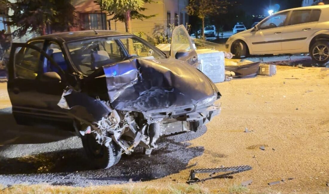 Edirne şehrinde, bir otomobilin kontrolden çıkması sonucu park halindeki araca