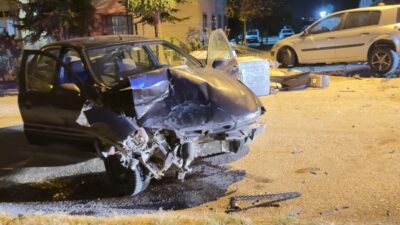 Edirne şehrinde, bir otomobilin kontrolden çıkması sonucu park halindeki araca