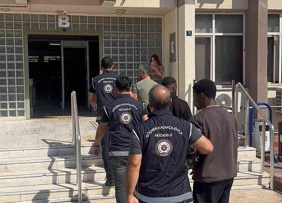 Aydın’ın Efeler ilçesinde göçmen kaçakçılığıyla ilgili yapılan operasyonda, bir ev