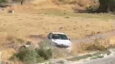 Adıyaman ilinde, el freni çekilmeyen bir otomobil park halindeyken şarampole