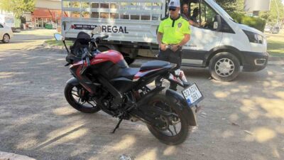 Elazığ’da polis ekipleri tarafından kent genelinde gerçekleştirilen denetimlerde abart egzoz