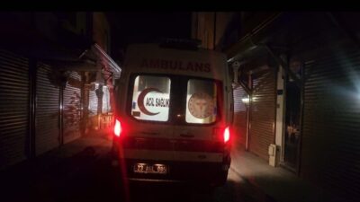 Elazığ’ın Sarayatik Mahallesi’nde meydana gelen bıçaklı kavgada 2 kişi yaralandı.