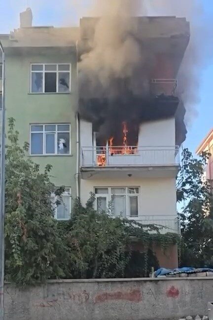Elazığ’da yer alan Rüstempaşa Mahallesi’nde, 4 katlı bir binanın 3.