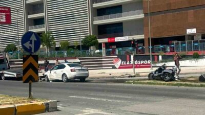 Elazığ’da meydana gelen trafik kazasında otomobil ile motosiklet çarpıştı ve