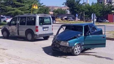 Elazığ’da meydana gelen trafik kazasında otomobil ile hafif ticari aracın